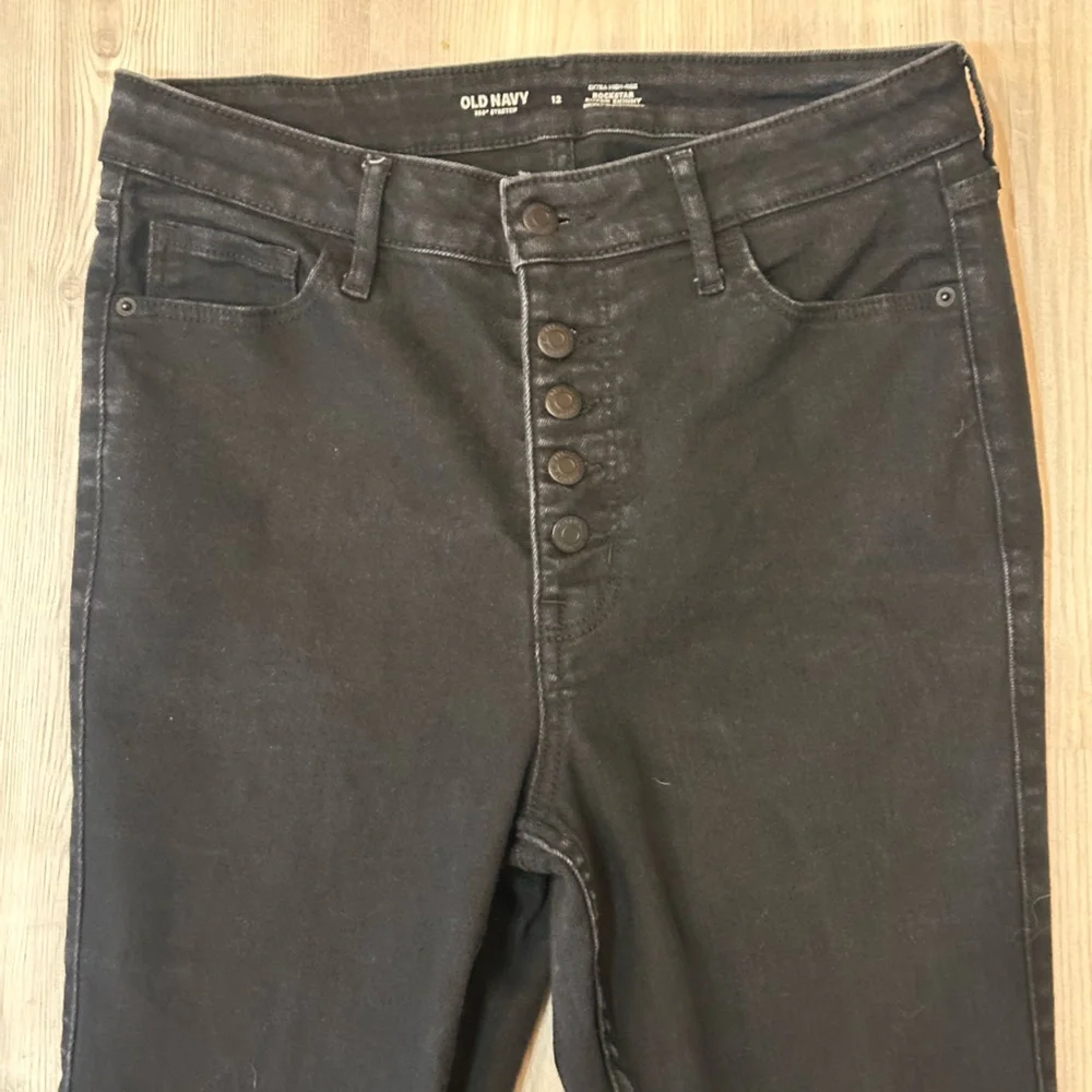 Old Navy Extra High-Rise Rockstar Super Skinny Black Jeans